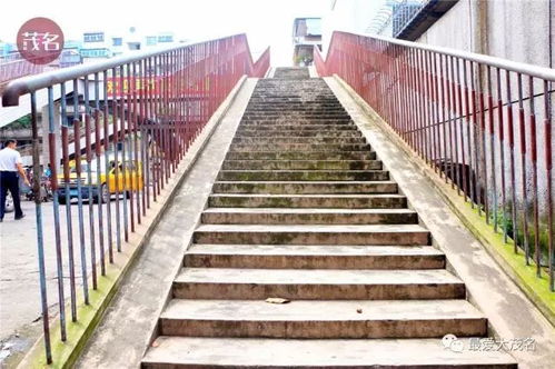 怀念 茂名厂前人行天桥,昨晚10点开始拆除