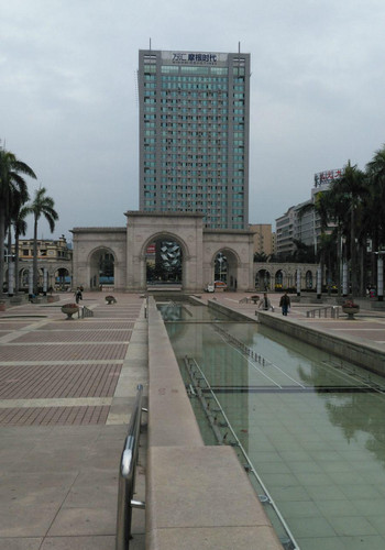 Maoming茂名市一个摩托车飞奔的城市