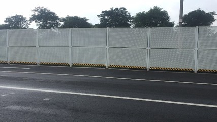 茂名高州白色洞洞冲孔网江门茂名2米高烤漆冲孔围栏